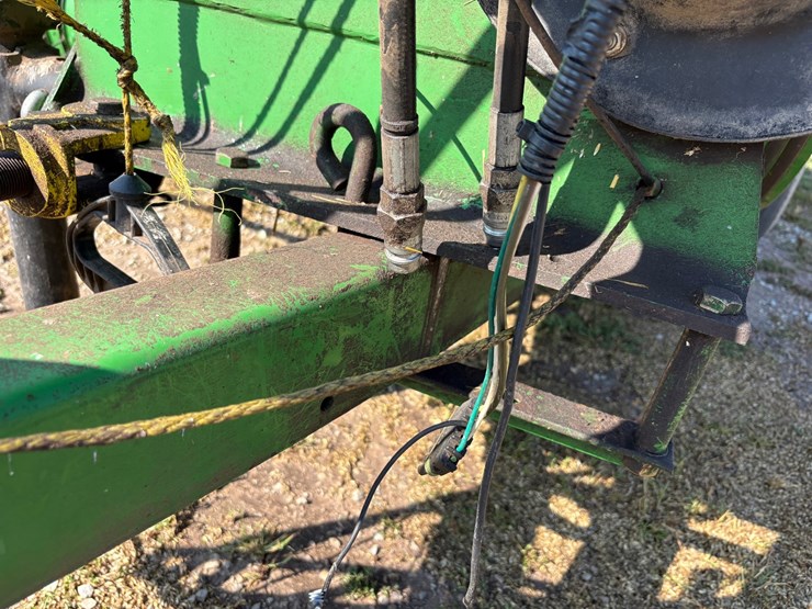 john-deere-338-image-39