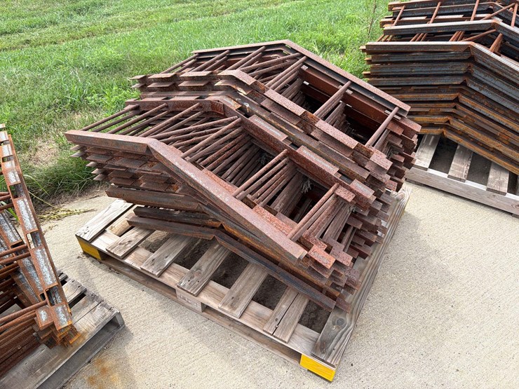 3--pallets-of-v-shaped-metal-grain-bin-supports-image-5