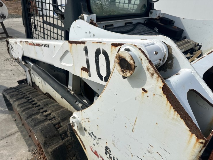 2014-bobcat-t550-image-24