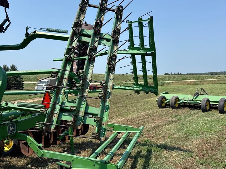 john-deere-230-image-8