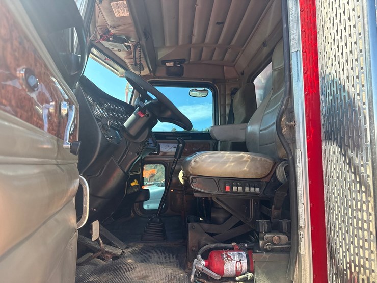 2005-peterbilt-379-image-58