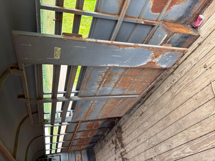 1975-triggs-7ft-x-20ft-gooseneck-livestock-trailer-image-27