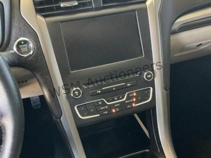 2017-ford-fusion-energi-se-sdn-image-19