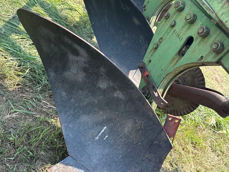 john-deere-4-bottom-plow-image-14
