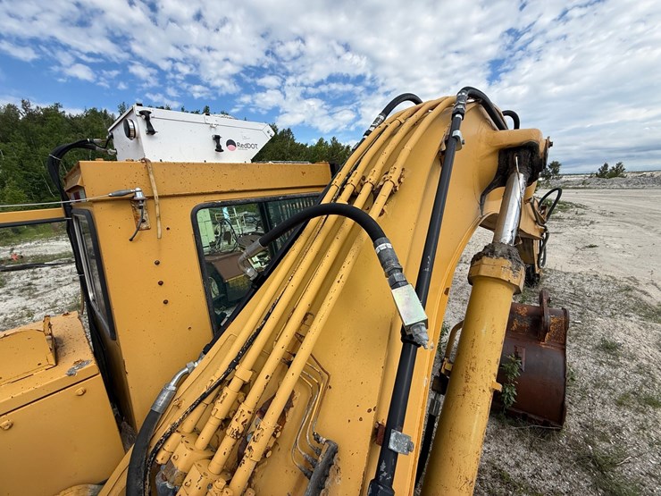 caterpillar-235b-image-28