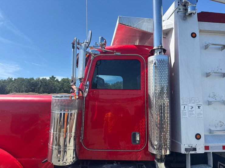 2005-peterbilt-379-image-30