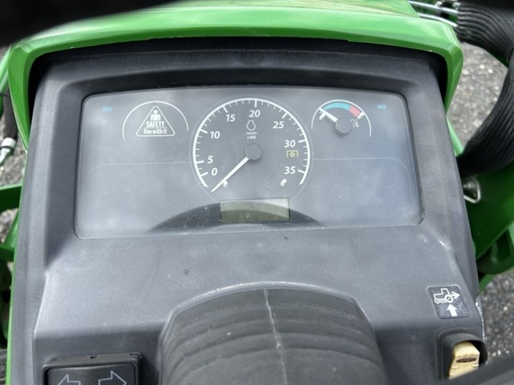 2021-john-deere-1025r-image-25
