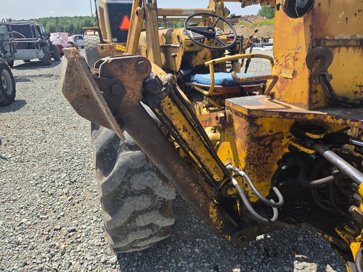 #61410-•-case-w-3-loader-backhoe-image-22