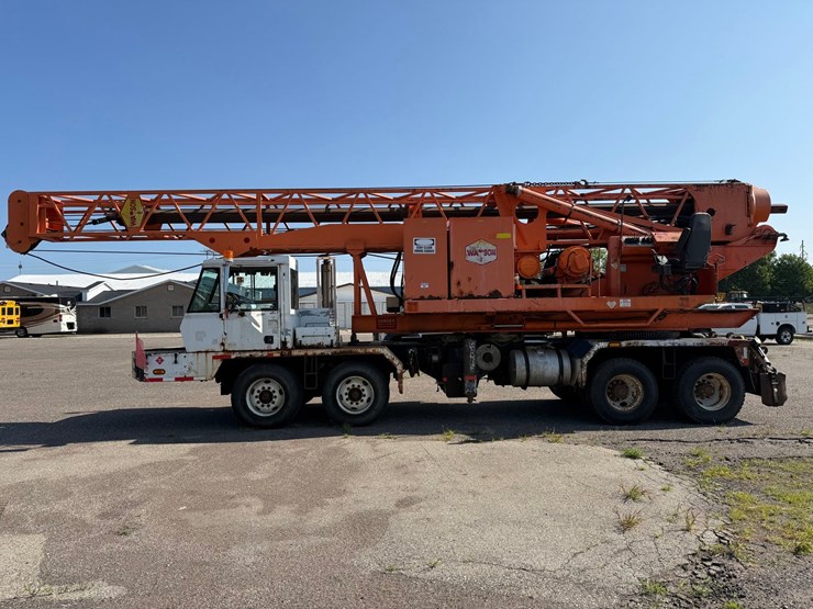 #2470-•-2002-tor-truck-dr-4280-crane-truck-image-2