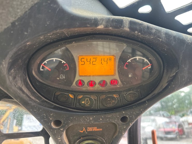 2012-bobcat-s850-image-41