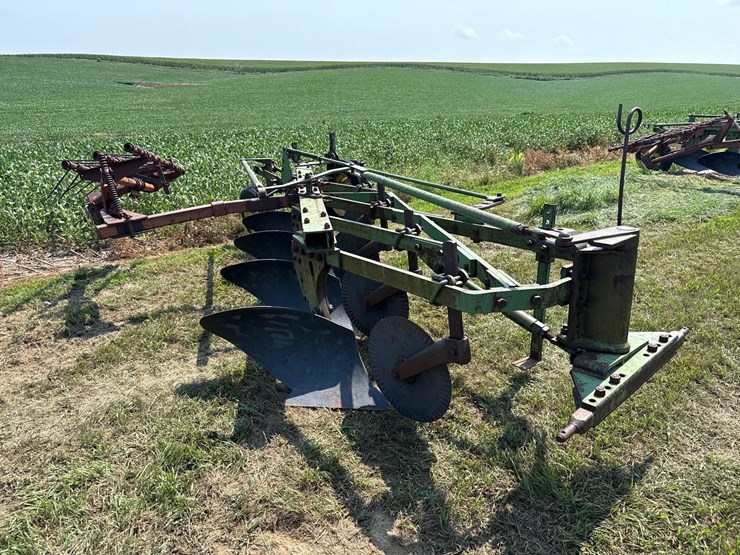 john-deere-4-bottom-plow-image-2