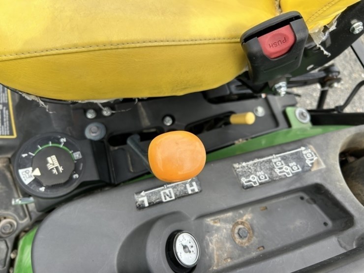 2021-john-deere-1025r-image-23