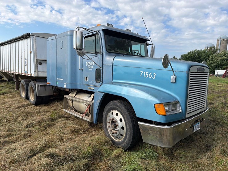 2000-freightliner-fld120-image-1