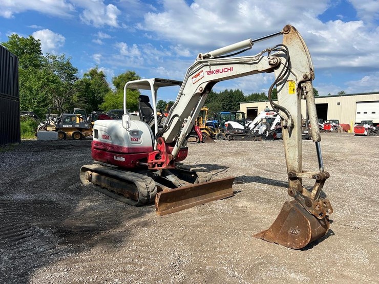 2016-takeuchi-tb260-image-8