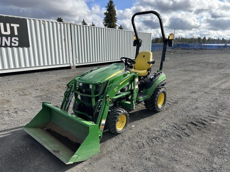 2021-john-deere-1025r-image-1