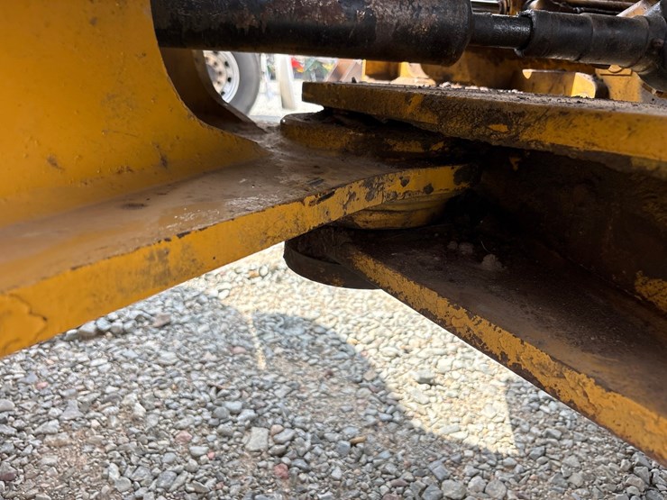 deere-444h-image-44