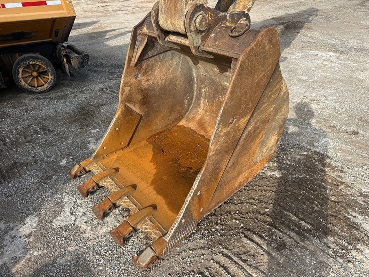 caterpillar-225d-lc-image-26