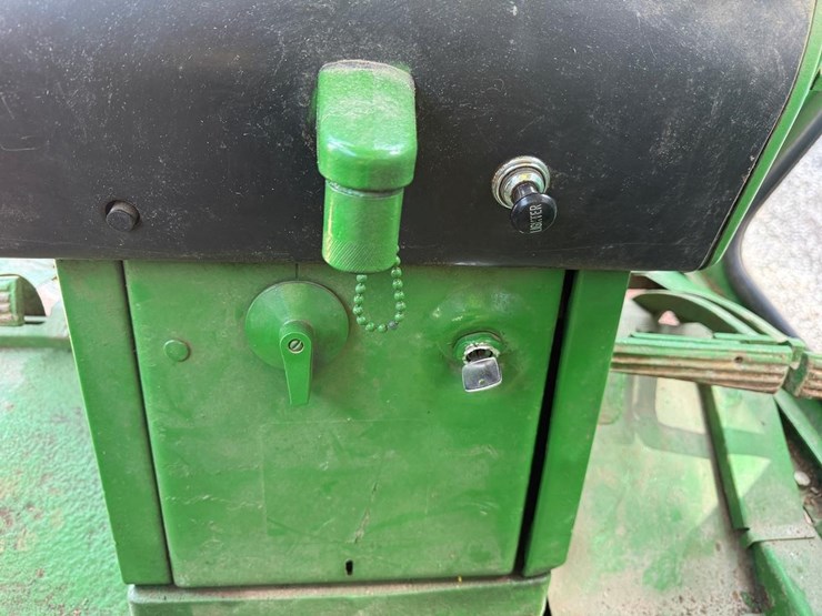 john-deere-3020-image-29