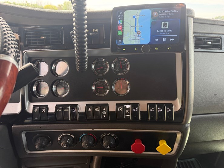 2016-kenworth-w900l-image-42