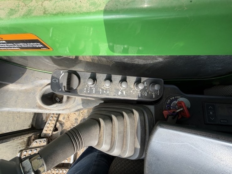 2011-deere-2454d-image-59
