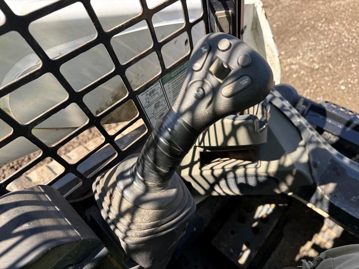 2017-bobcat-t770-image-25