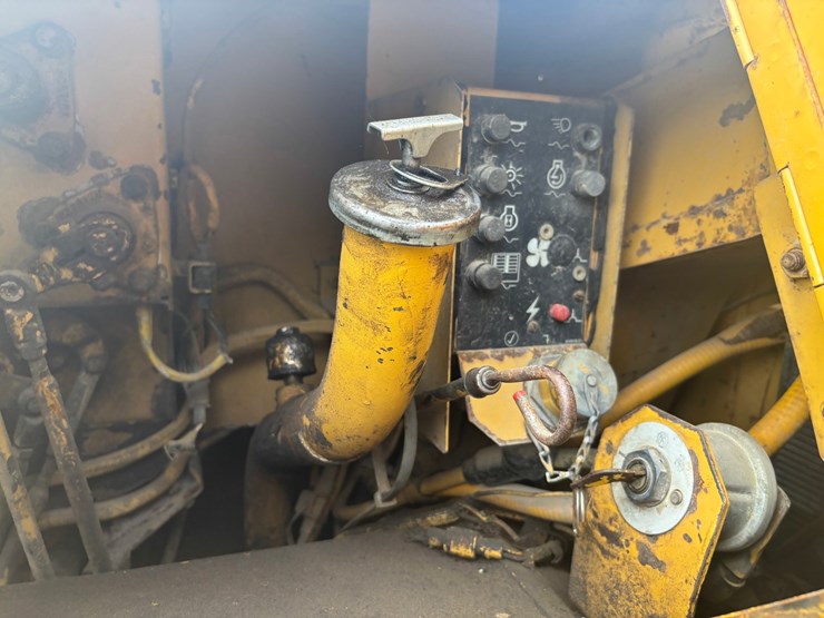 caterpillar-d4h-image-79