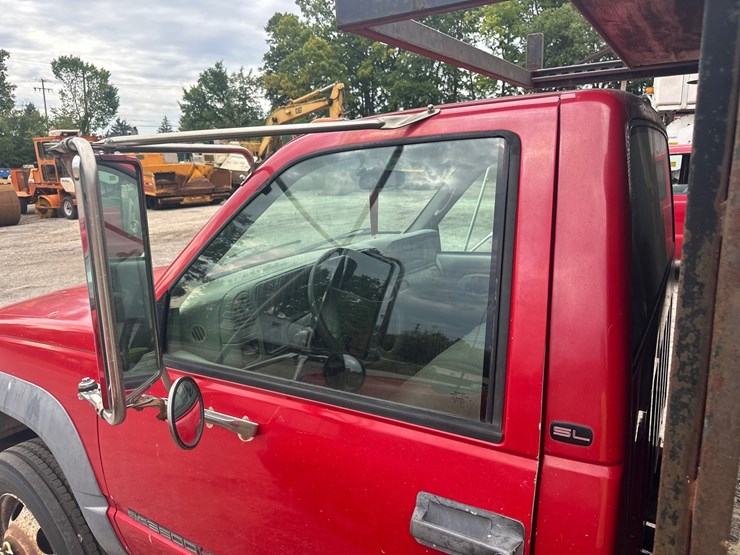 2000-gmc-3500-image-12