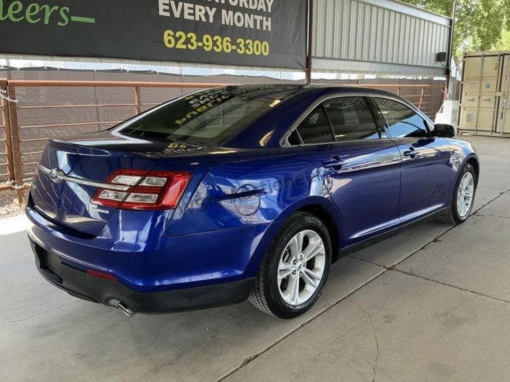 2015-ford-taurus-sdn-image-7