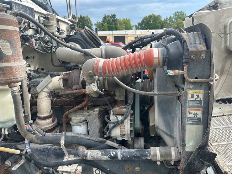 2006-peterbilt-335-image-58