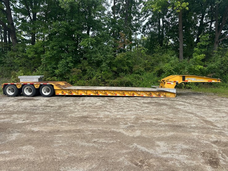 #2676-•-eager-beaver-tri-axle-lowboy-trailer-image-2