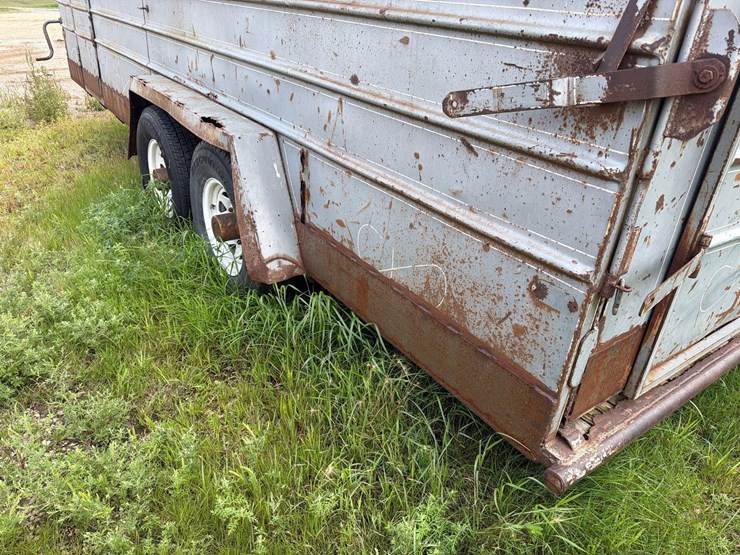 1975-triggs-7ft-x-20ft-gooseneck-livestock-trailer-image-9