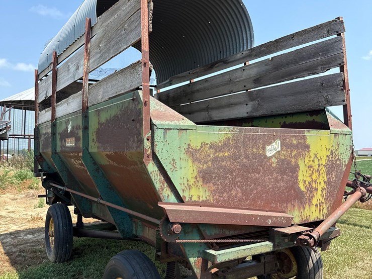 s&w-200-power-wagon-rear-unload-silage-wagon-image-3