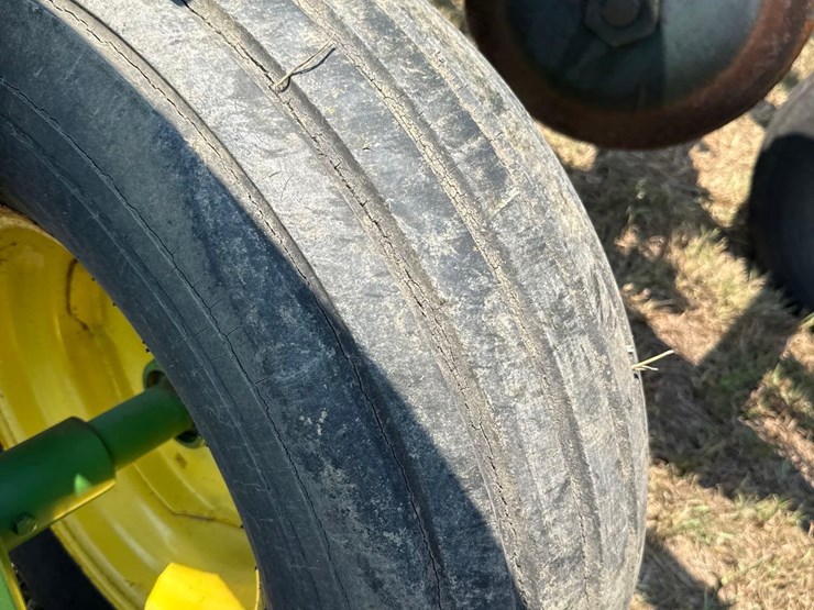john-deere-230-image-40