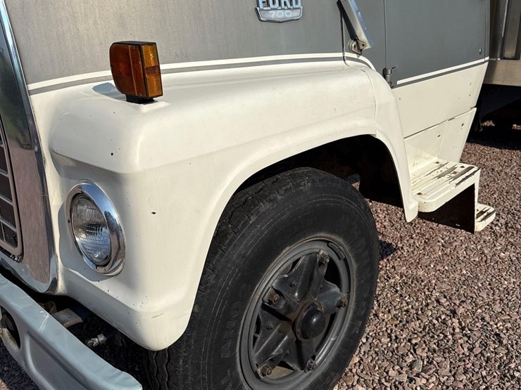 1979-ford-f700-image-7