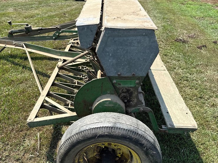 john-deere-van-brunt-12ft-drill-image-2