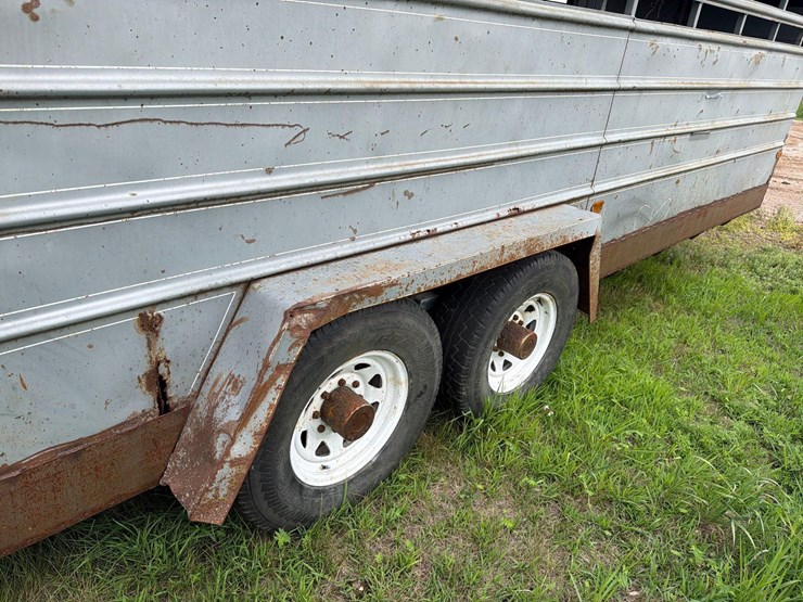 1975-triggs-7ft-x-20ft-gooseneck-livestock-trailer-image-21
