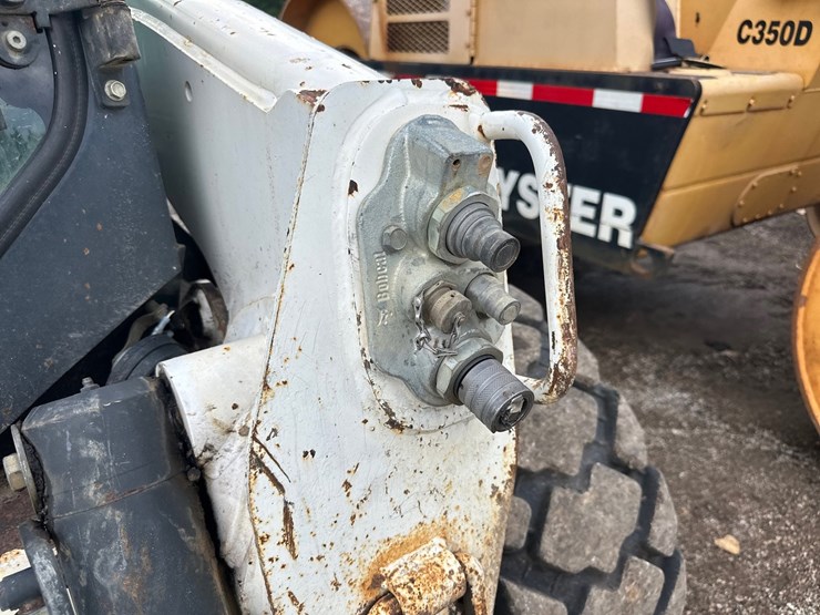2012-bobcat-s850-image-18