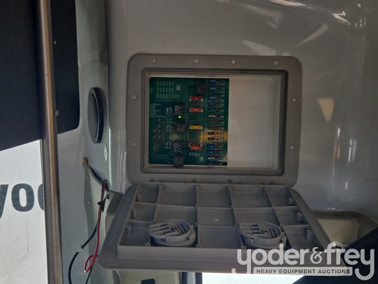 2017-ford-e350-image-29