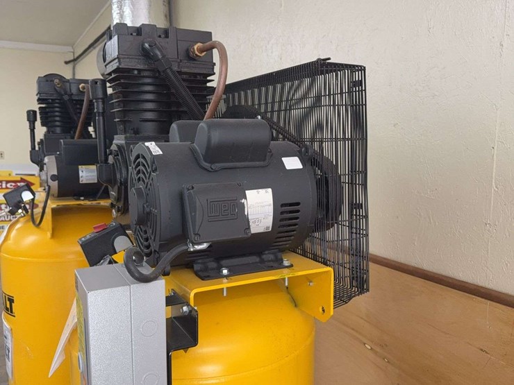 unused-dewalt-80-gallon-air-compressor-image-4
