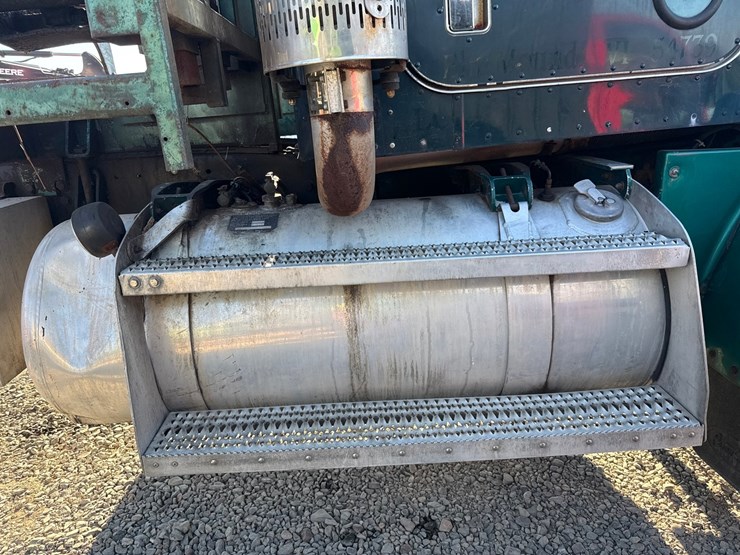 1998-peterbilt-378-image-45