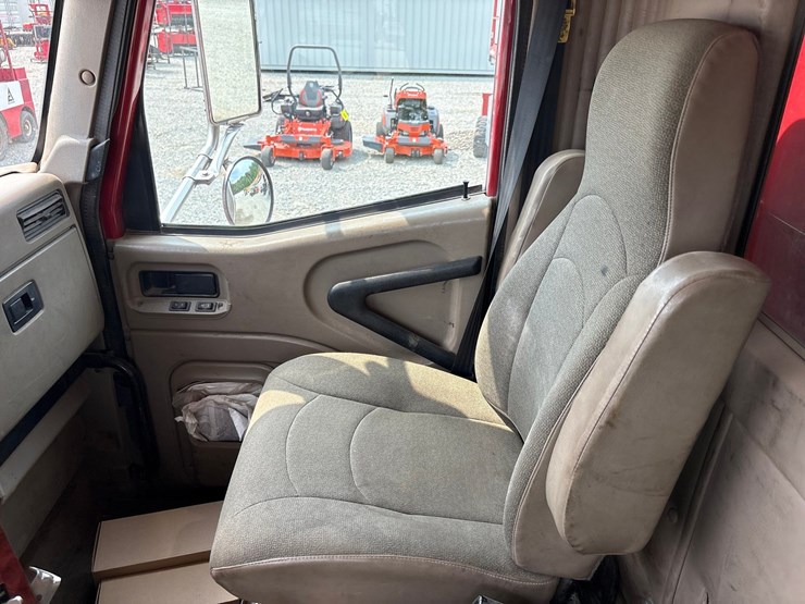#61388-•-2004-international-5600i-quad-axle-dump-truck-image-53