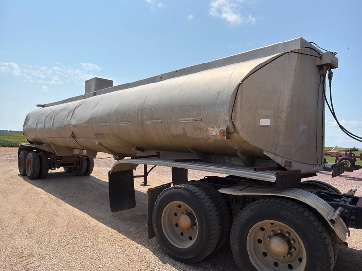 1960-fruehauf-tanker-image-1