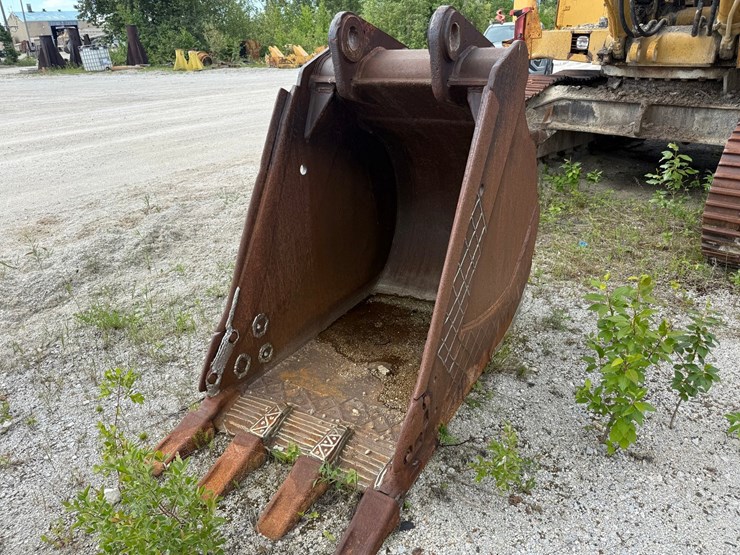 caterpillar-235b-image-42