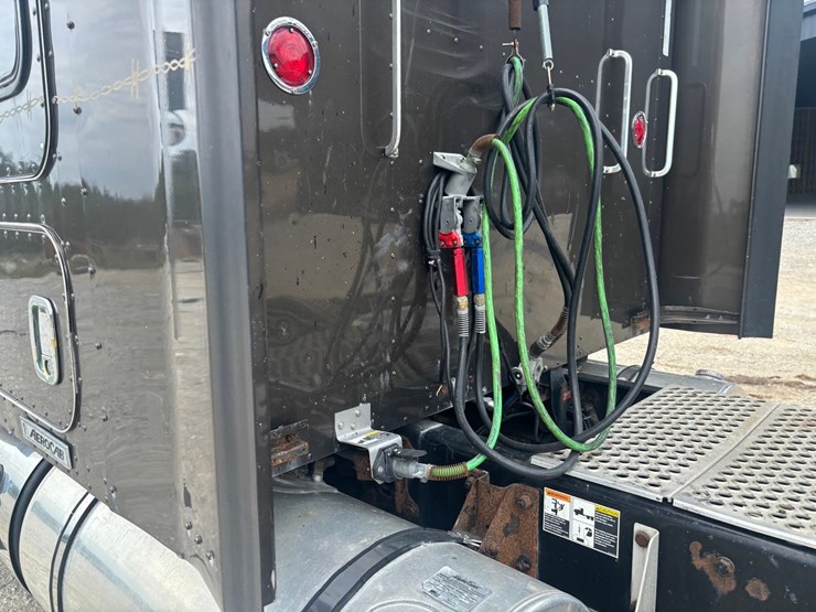 2012-kenworth-w900-image-18