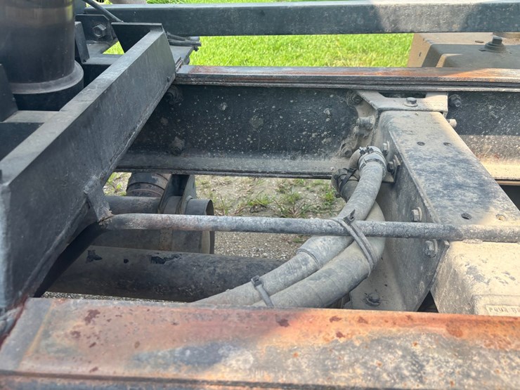 #2289-•-2006-peterbilt-tandem-axle-dump-truck-image-89