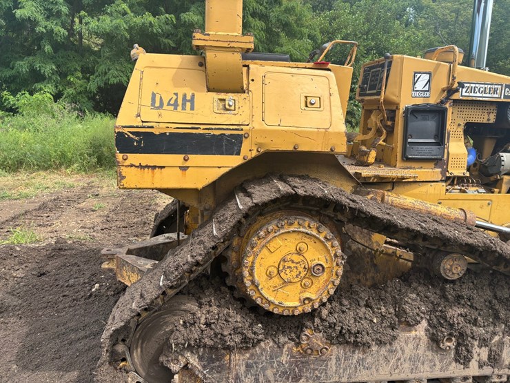 caterpillar-d4h-image-16