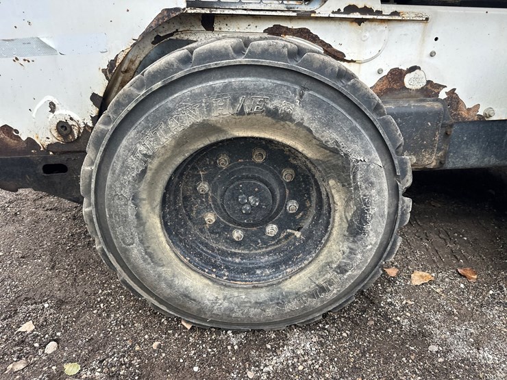 2012-bobcat-s850-image-59