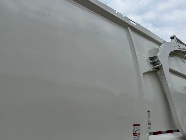 2016-mack-mru613-image-32