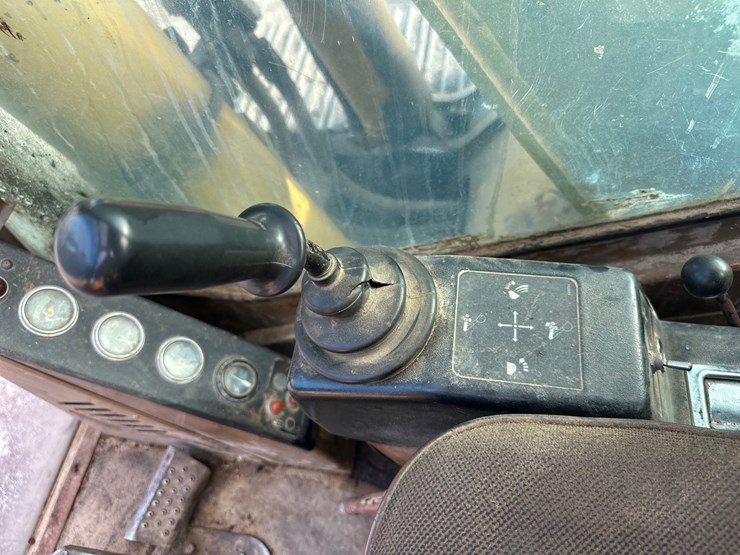 caterpillar-225d-lc-image-42