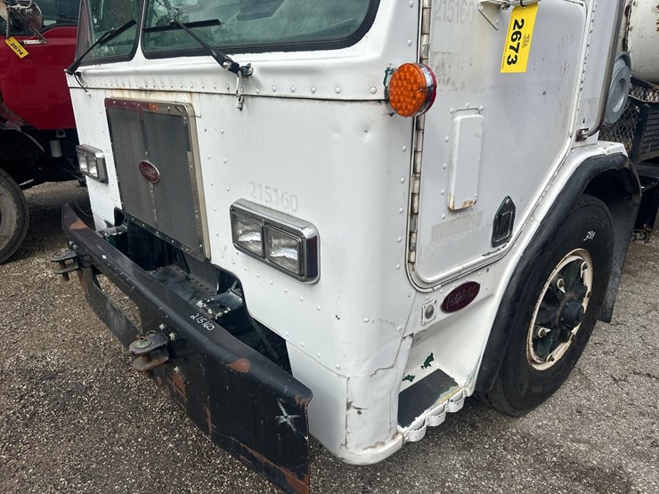 1990-peterbilt-320-image-9